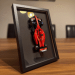 Rama Display  – Suport 3D pentru LEGO F1 Speed Champions, Alb/Negru - imagine 3